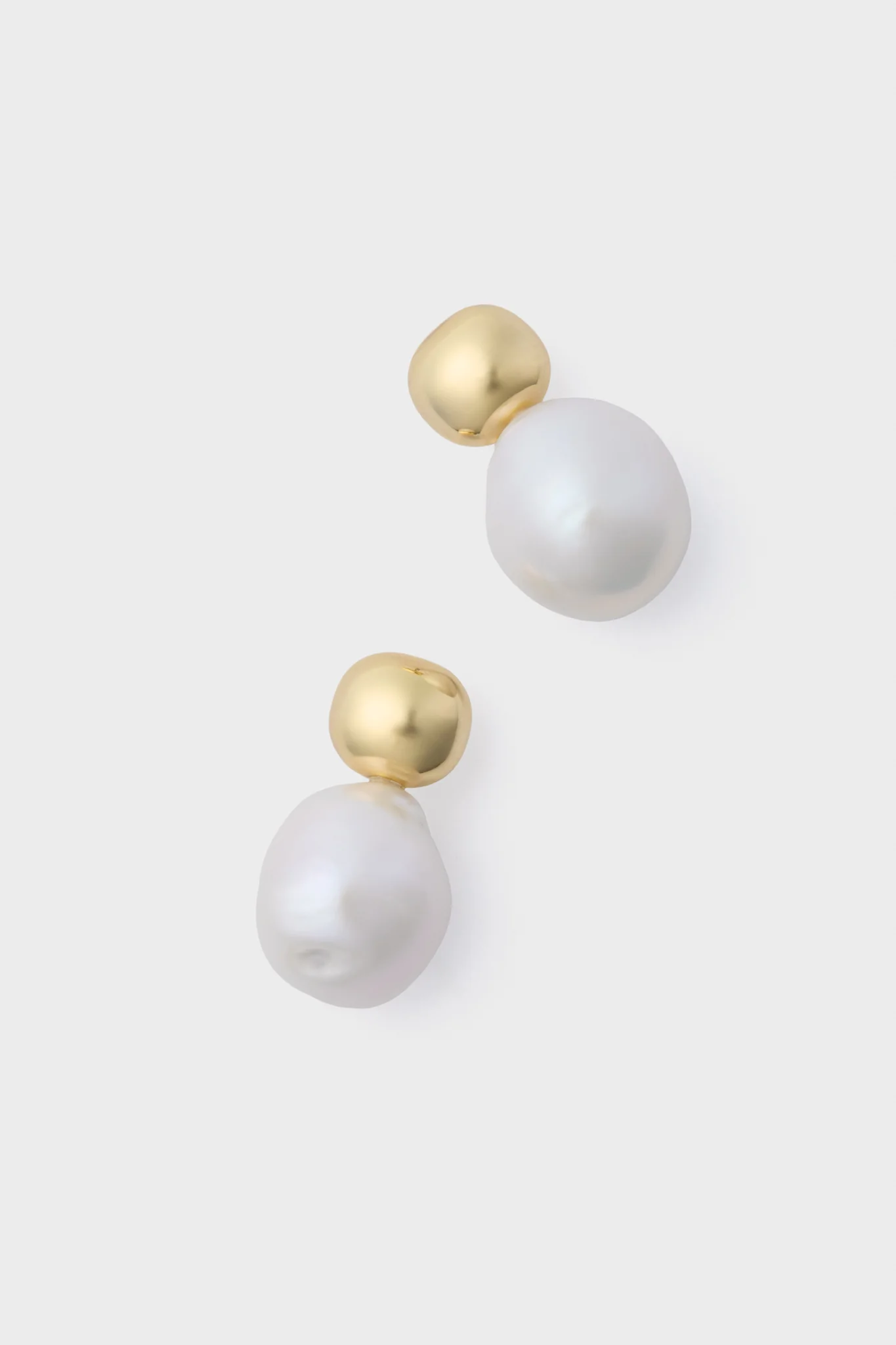 Pearl Sutton Earrings - Image 3