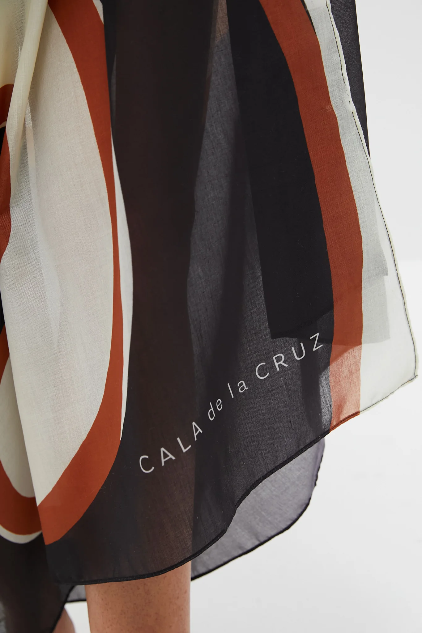Preco Black and White Luana Sarong - Image 4