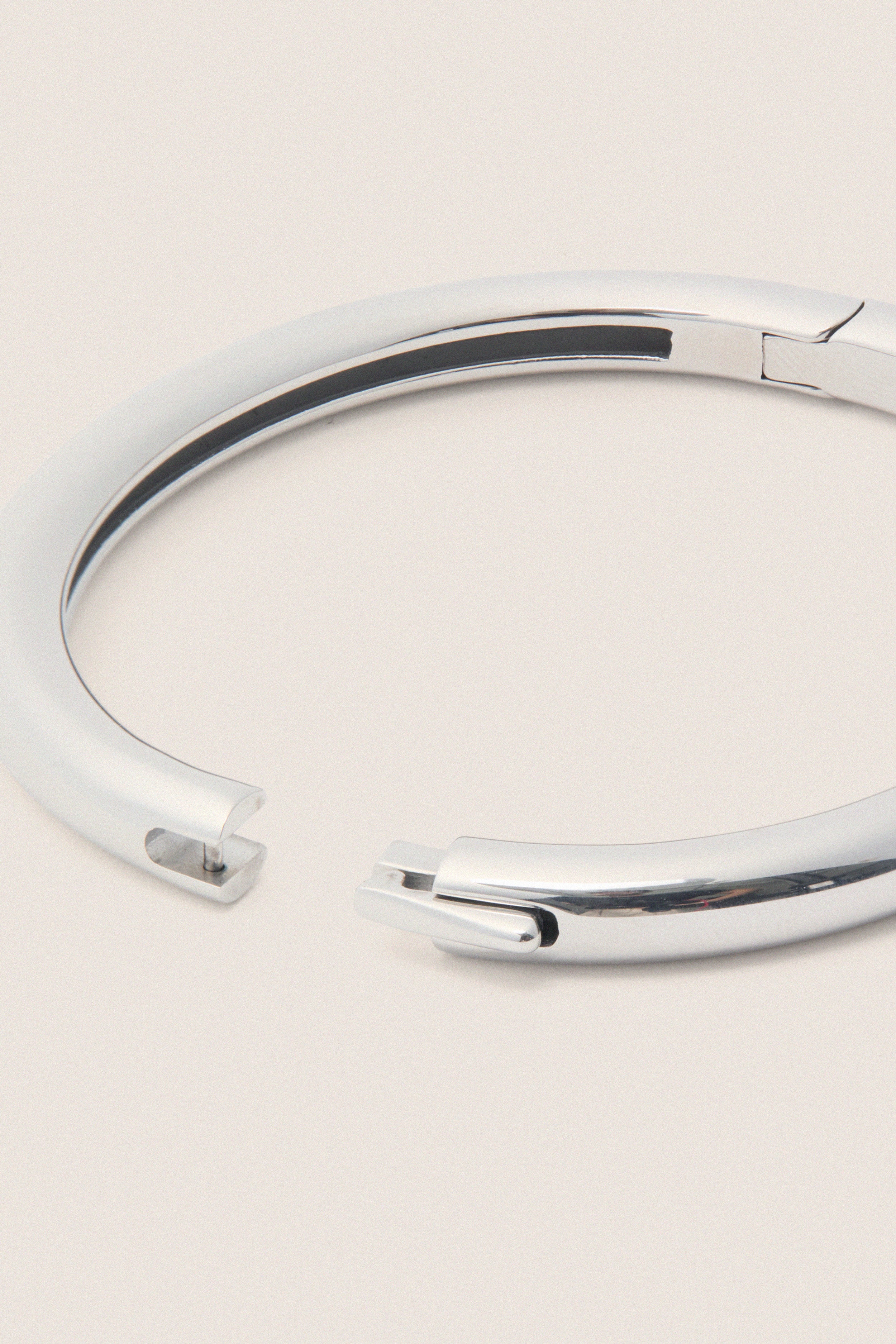 Silver Gia Bangle - Image 4