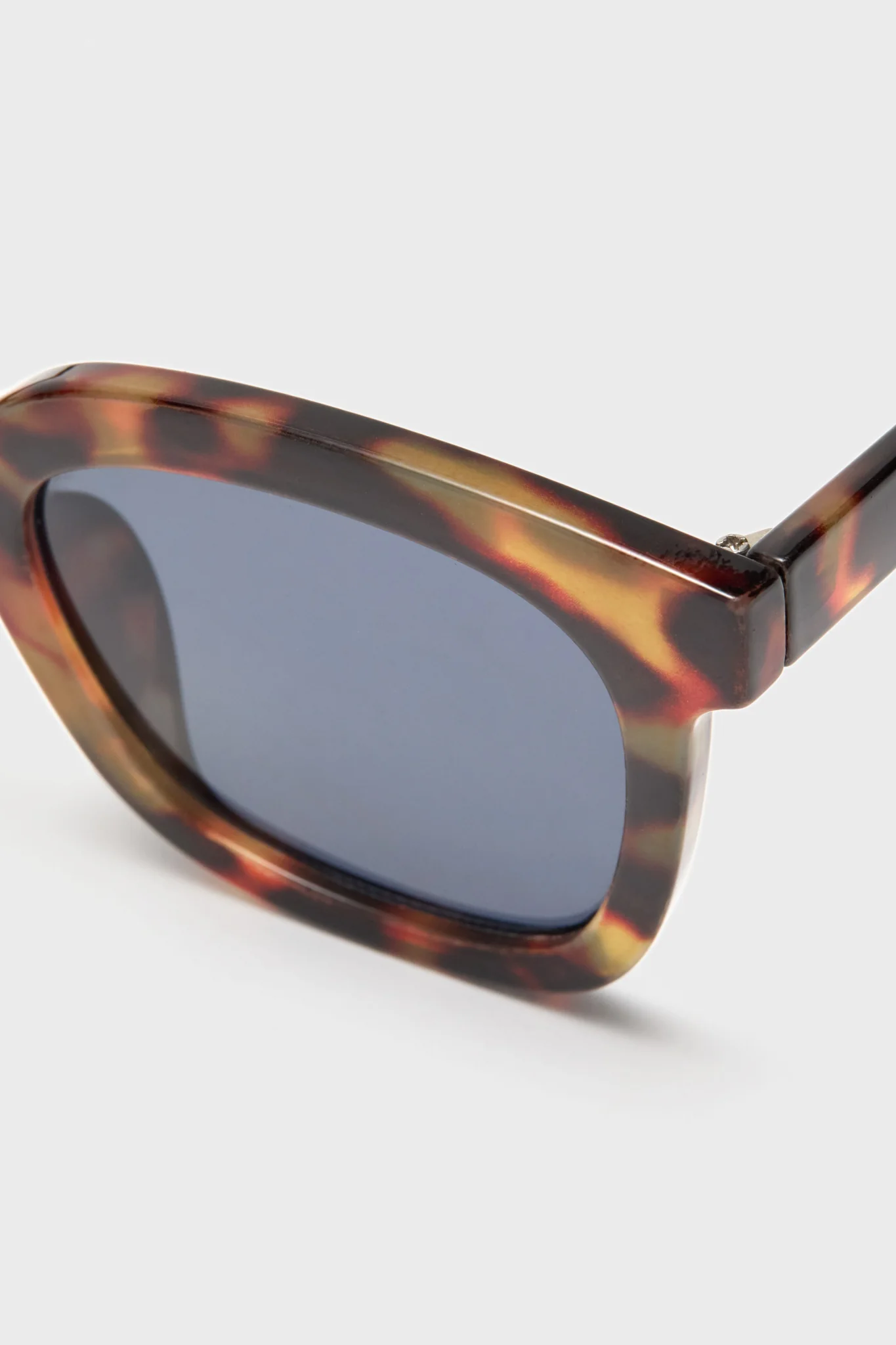 Exclusive Tortoise Walker Sunglasses - Image 5