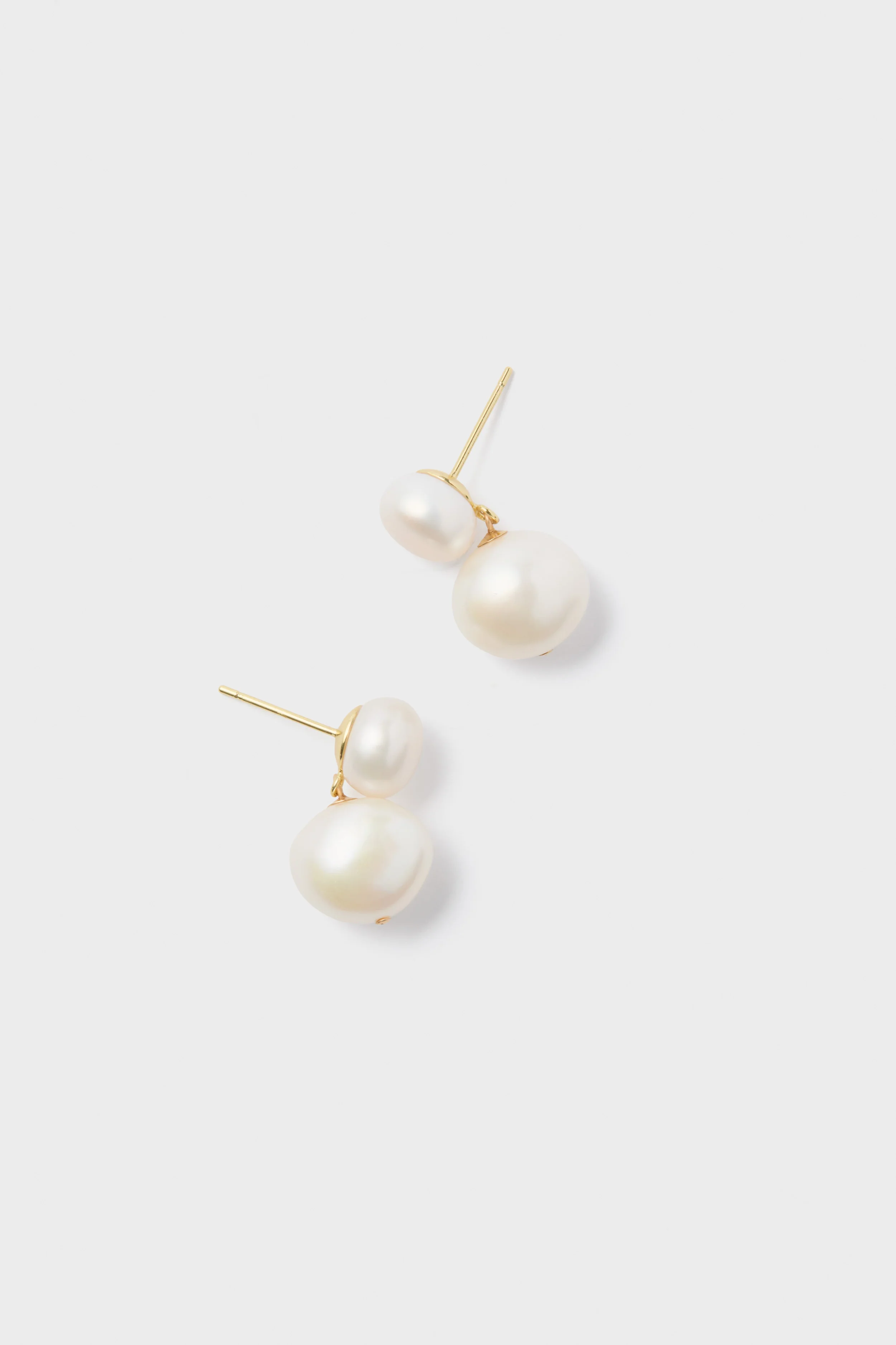 White Freshwater Pearl Sandra Earrings - Image 4