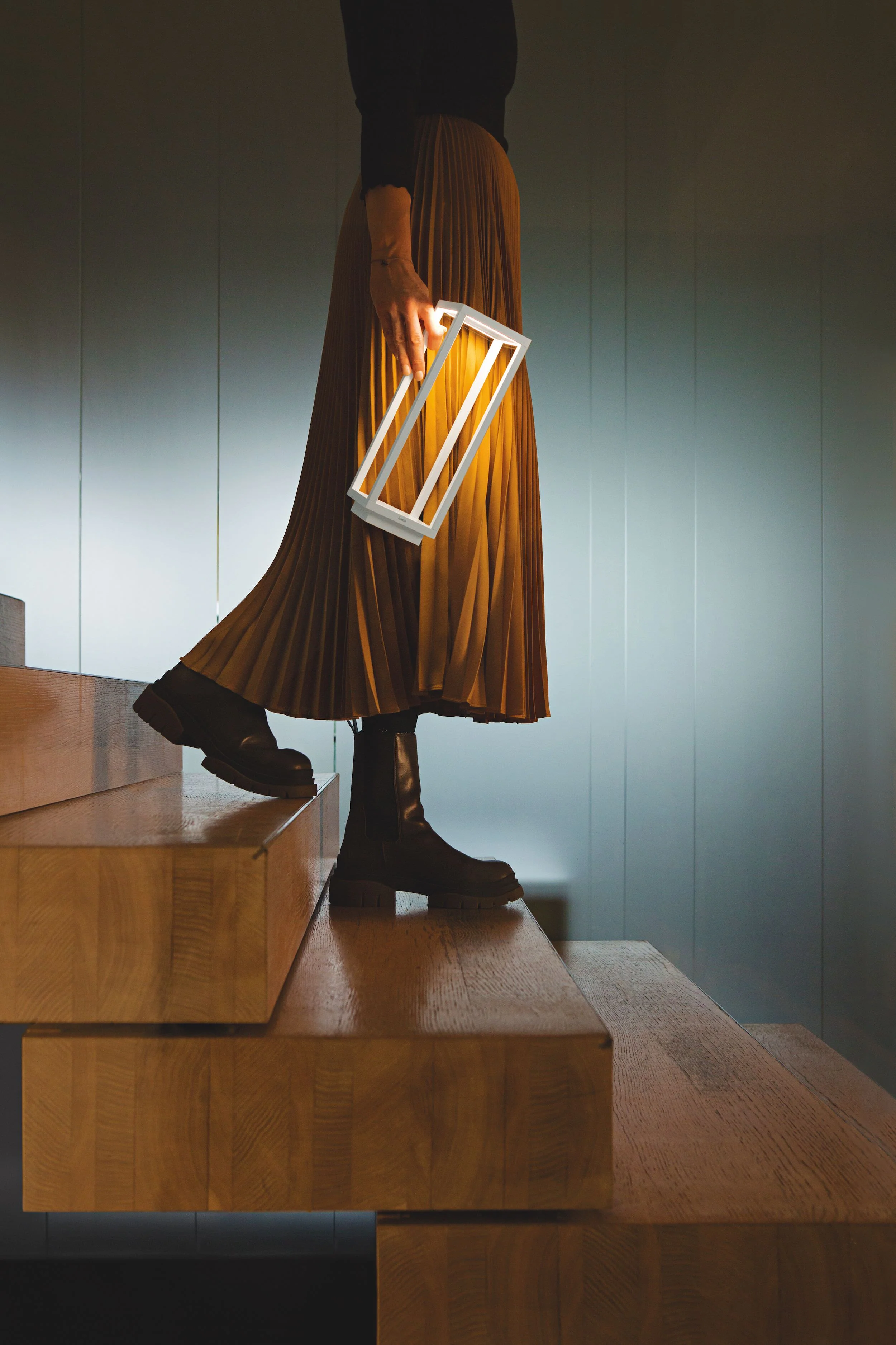 White Home Pro Lamp - Image 3