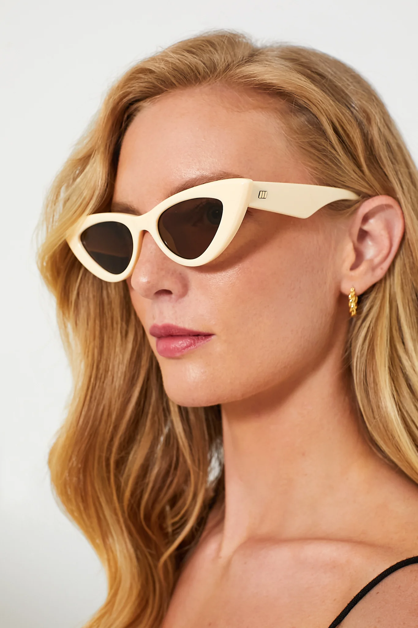White Hypnosis Sunglasses - Image 2