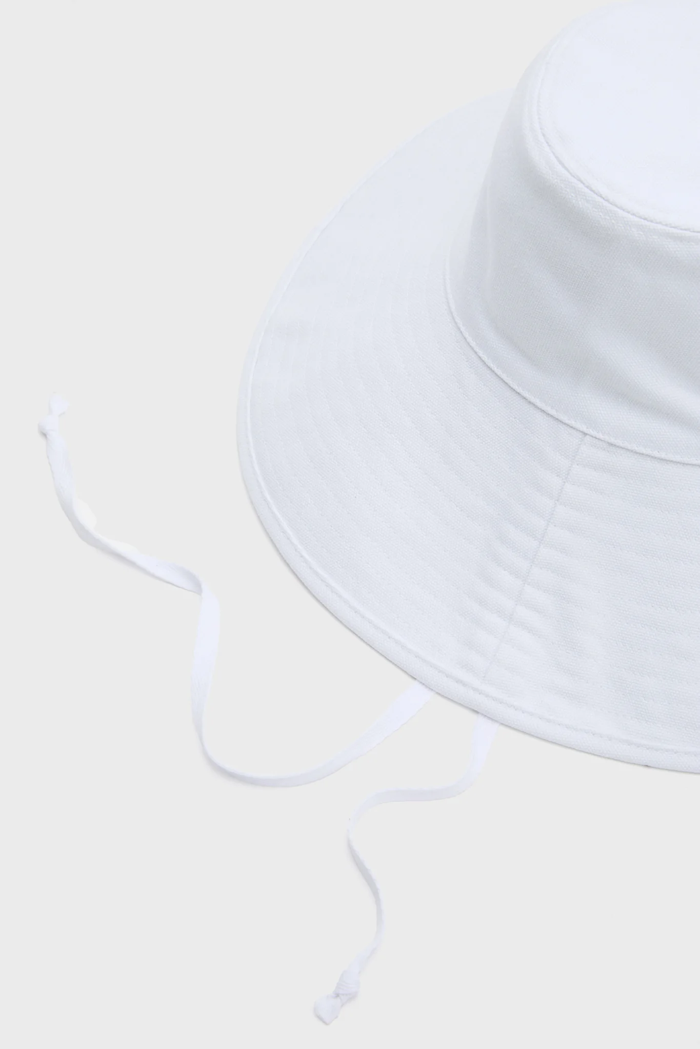 White Livvy Canvas Sunhat with Removable Chinstrap - Image 5