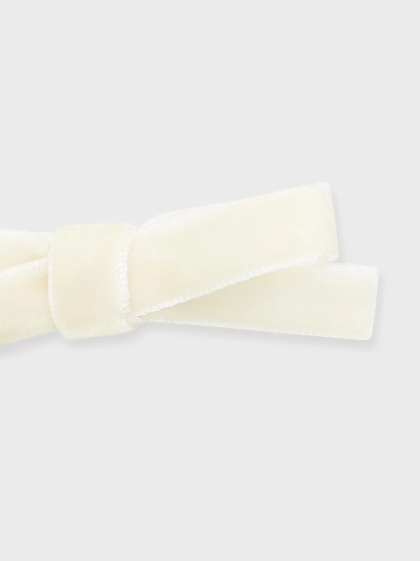 White Small Velvet Bow Clips Set of 2 - Image 3