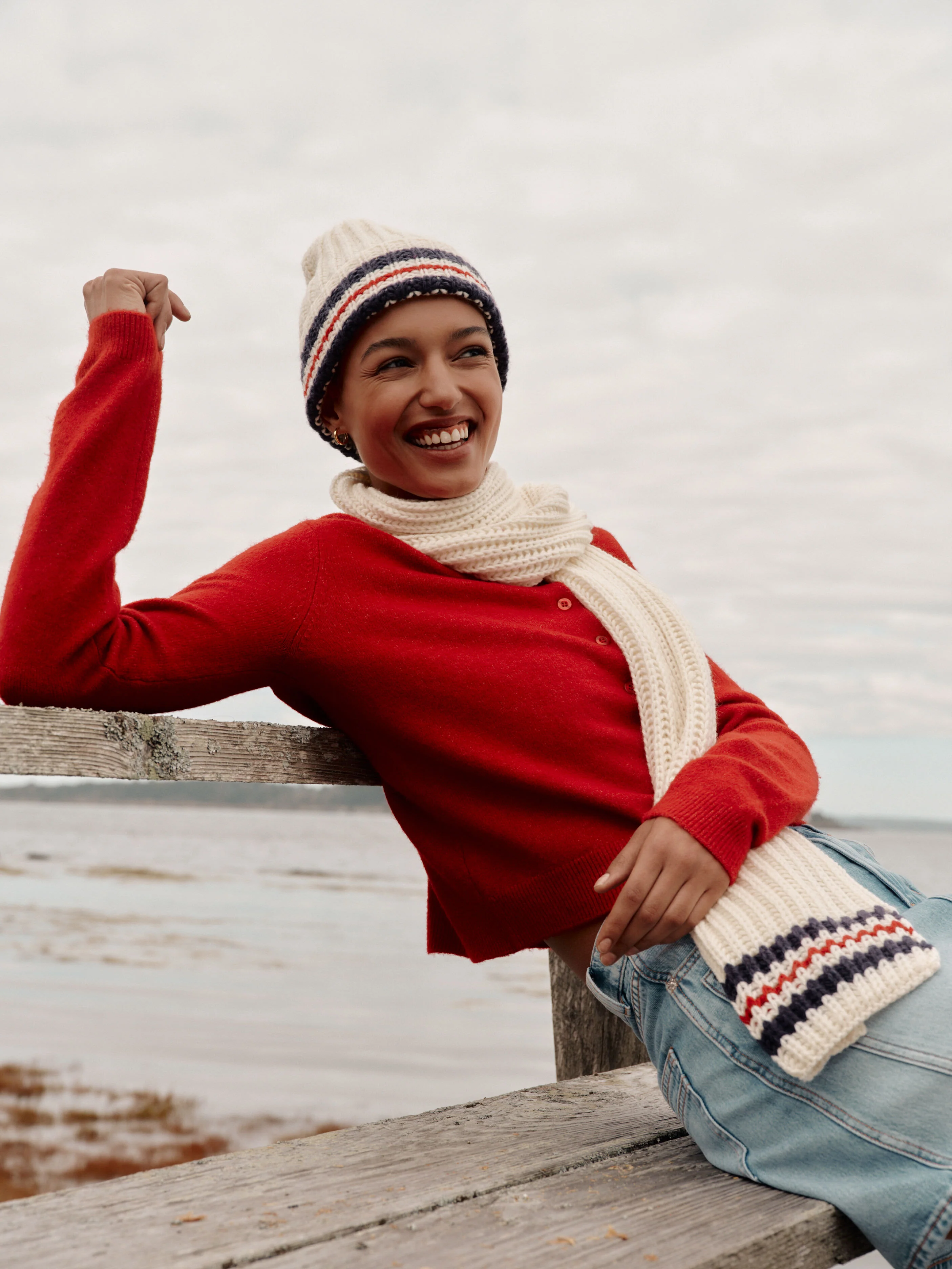 White Stripe Chunky Knit Hat and Scarf Set - Image 4